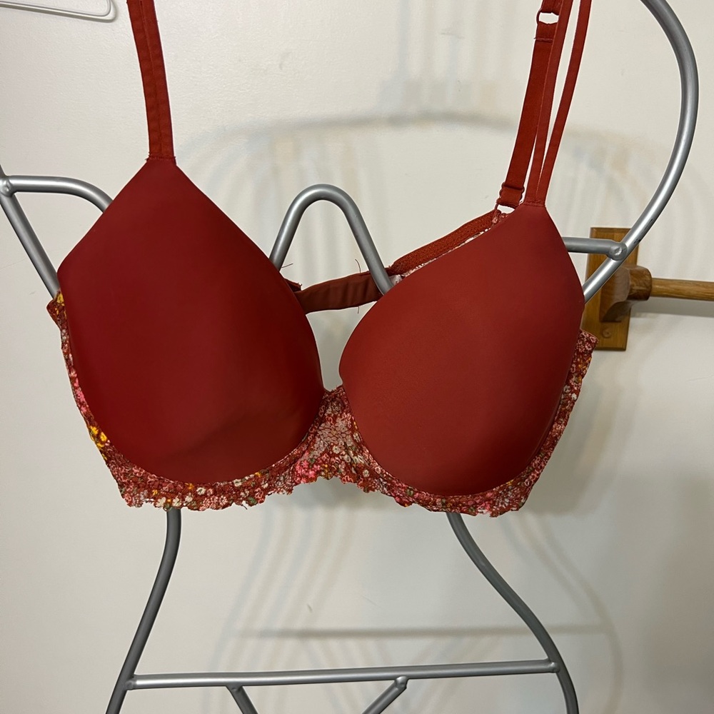 No boundaries Woman’s flower lace 38DD Bra